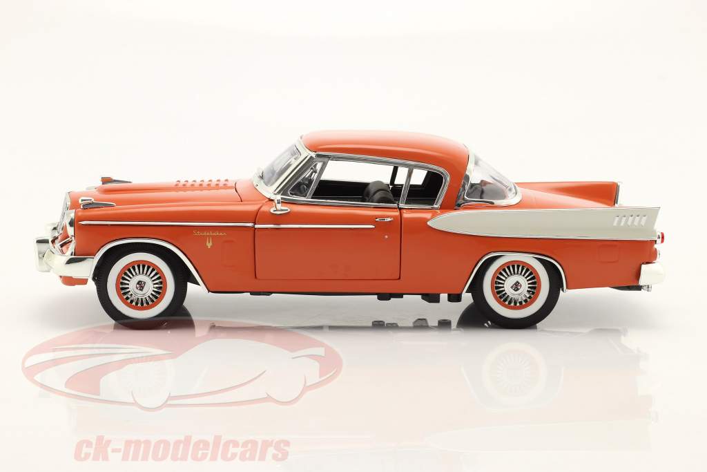 Studebaker Golden Hawk Año de construcción 1957 cobre / blanco 1:18 AutoWorld