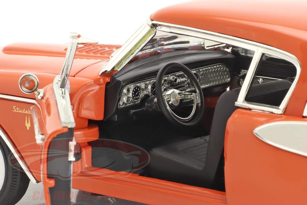 Studebaker Golden Hawk Année de construction 1957 le cuivre / blanche 1:18 AutoWorld