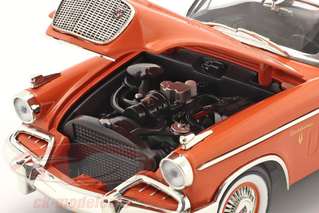 Studebaker Golden Hawk bouwjaar 1957 koper / wit 1:18 AutoWorld