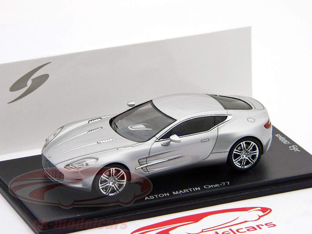 Aston Martin One-77 серебряные свечи 1:43