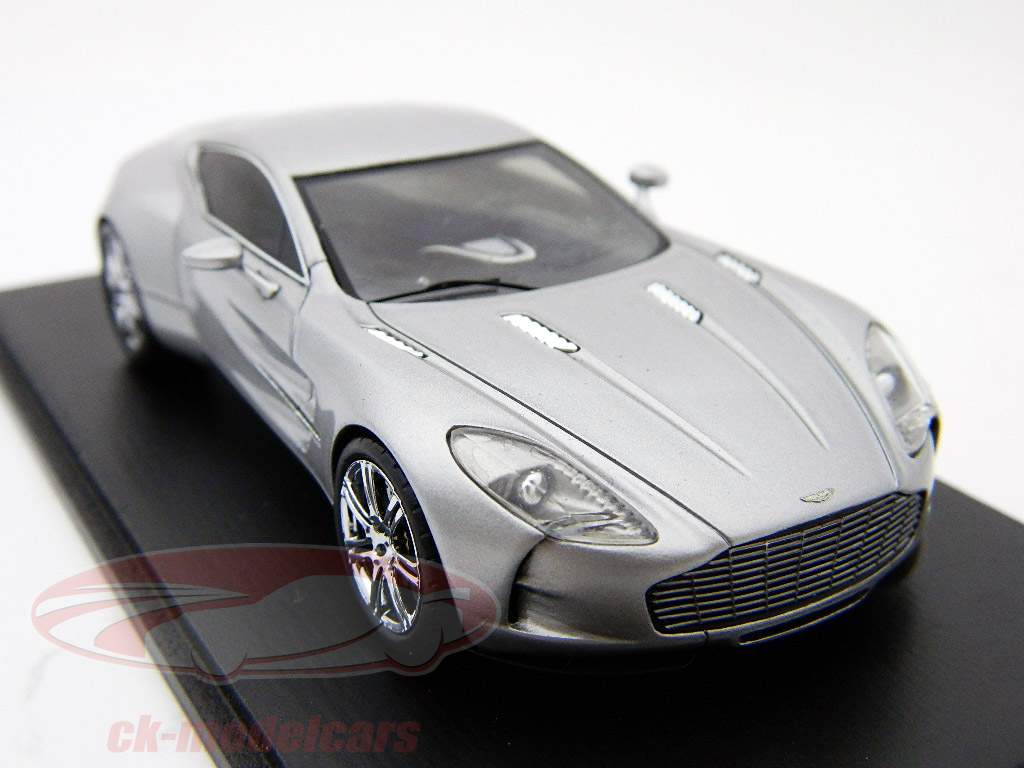 Aston Martin One-77 silber 1:43 Spark