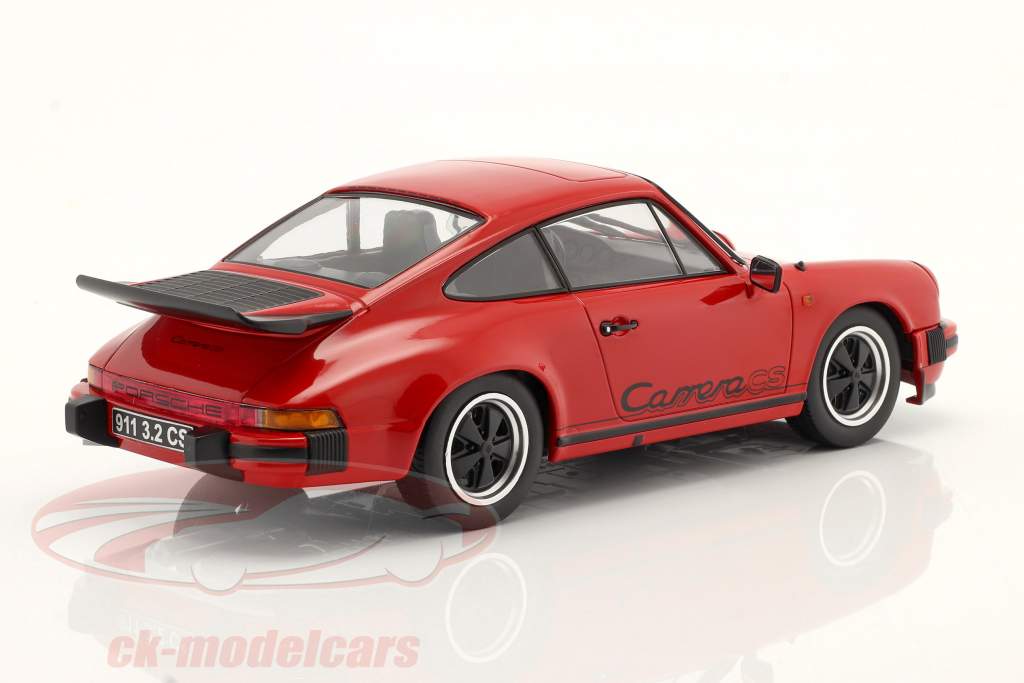 Porsche 911 Carrera 3.2 Clubsport Byggeår 1989 Rød / sort 1:18 KK-Scale