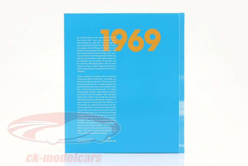 一冊の本： 世界チャンピオン に テクニカル ノックアウト - A レーシング 季節 と Porsche （英語）