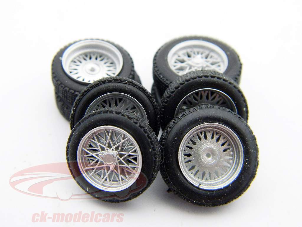 2 toolbox + tyre set 1:43 Brumm