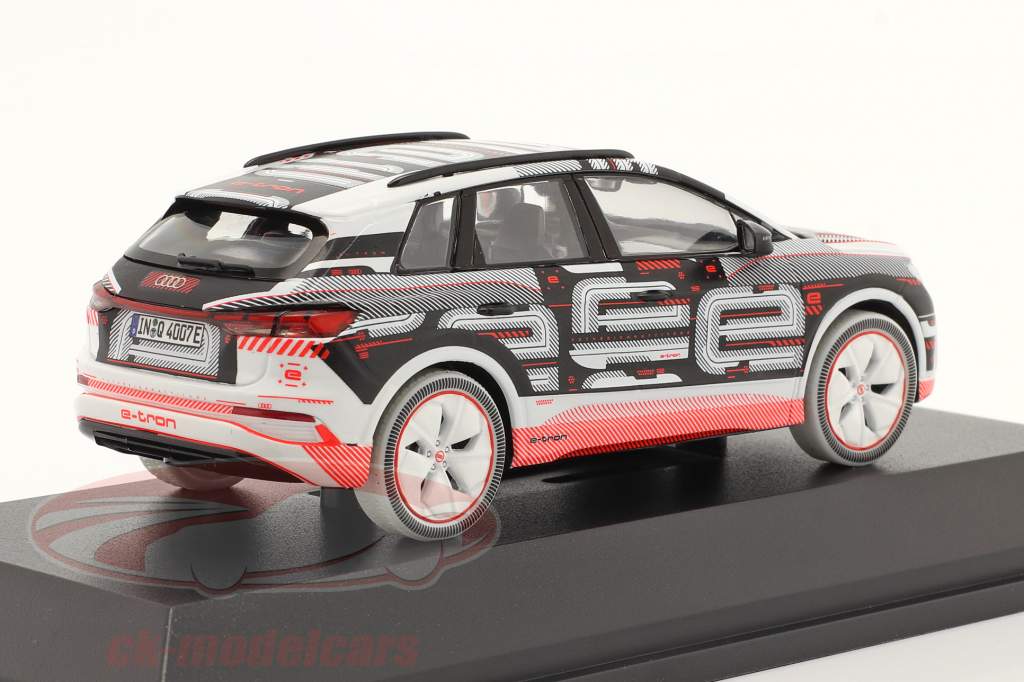Audi Q4 e-tron prototipo Año de construcción 2021 blanco / negro / rojo 1:43 Spark