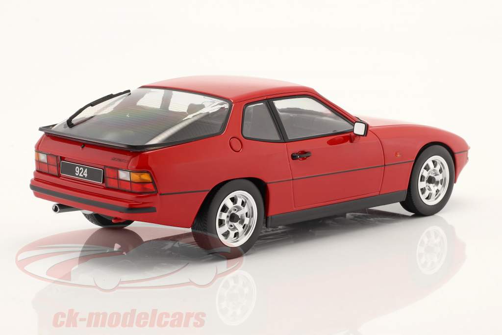 Porsche 924 建設年 1985 赤 1:18 KK-Scale