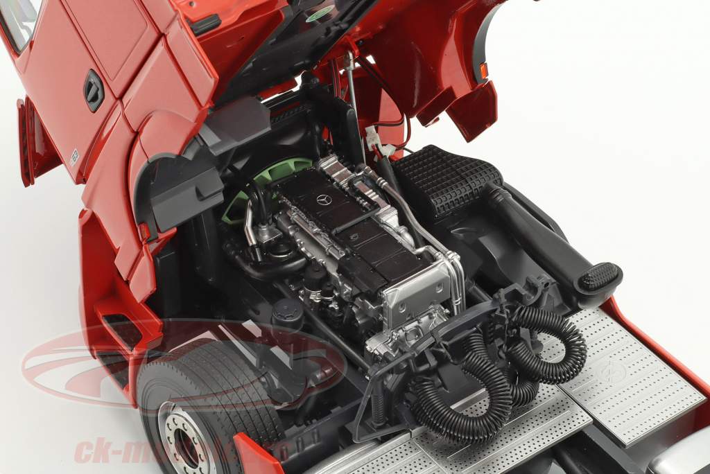 Mercedes-Benz Actros Gigaspace 4x2 SZM rojo fuego 1:18 NZG