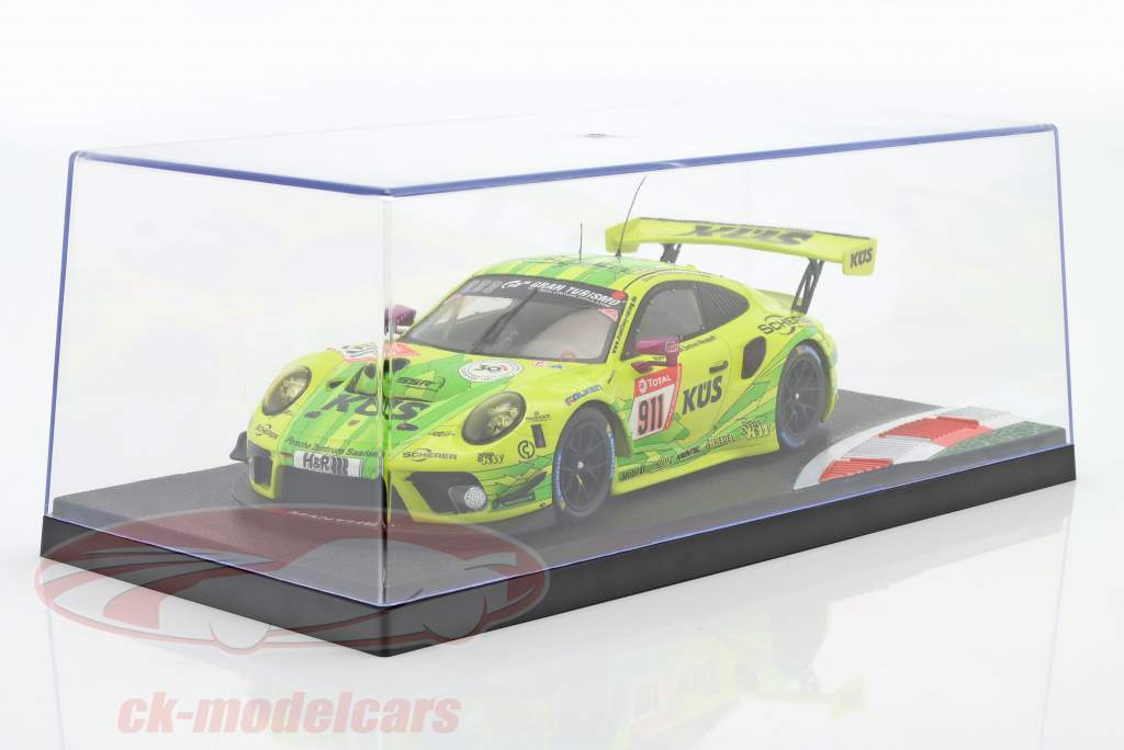 6 pieces showcases with racetrack and curb 1:18 Triple9