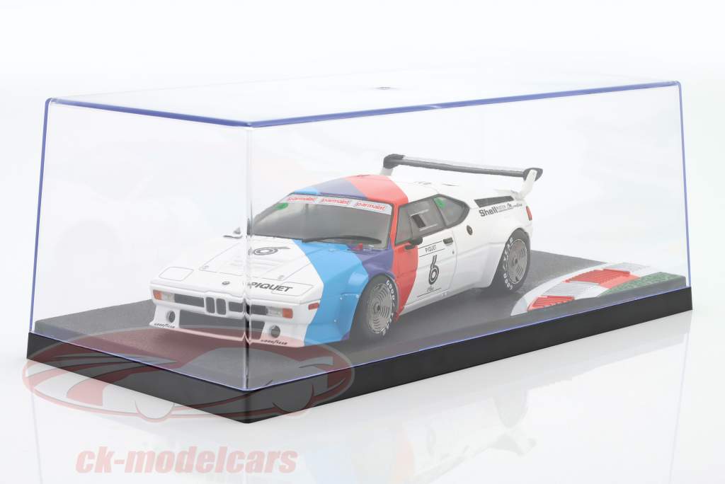 6 stuks vitrines met circuit en curb 1:18 Triple9