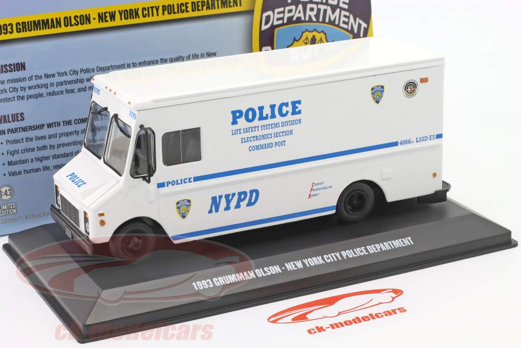 Grumman Olson furgão NYPD Ano de construção 1993 Branco / azul 1:43 Greenlight