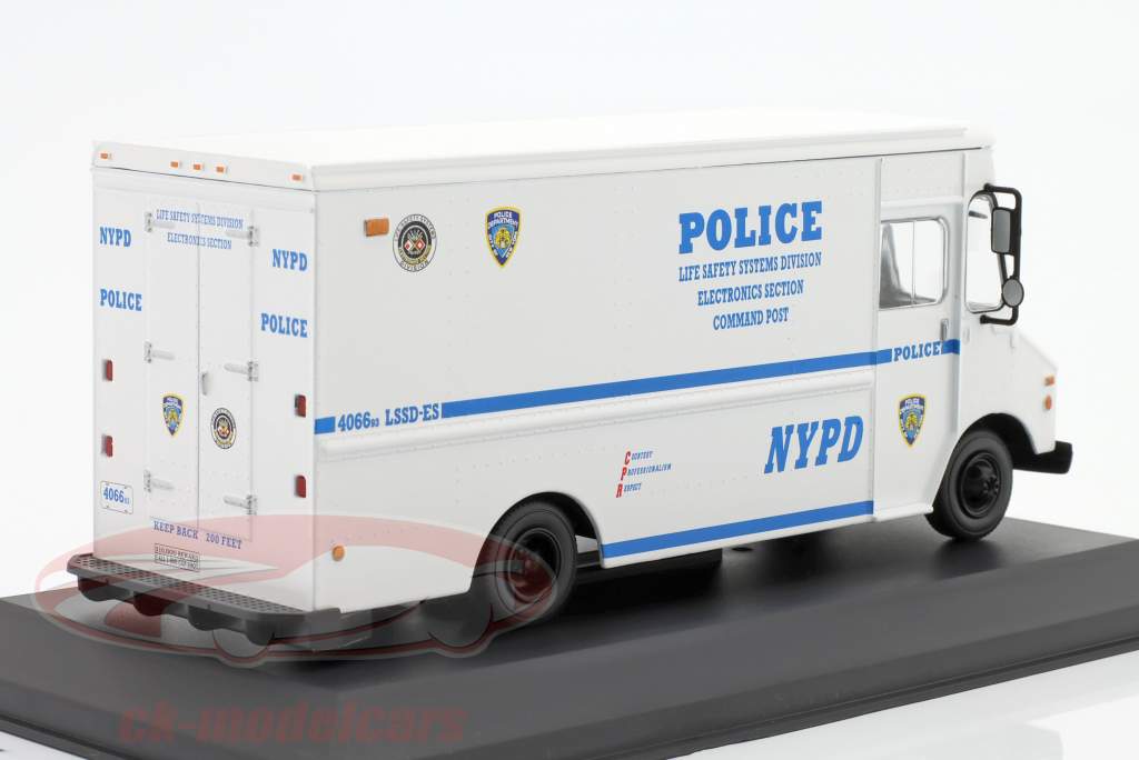 Grumman Olson van NYPD Année de construction 1993 Blanc / bleu 1:43 Greenlight