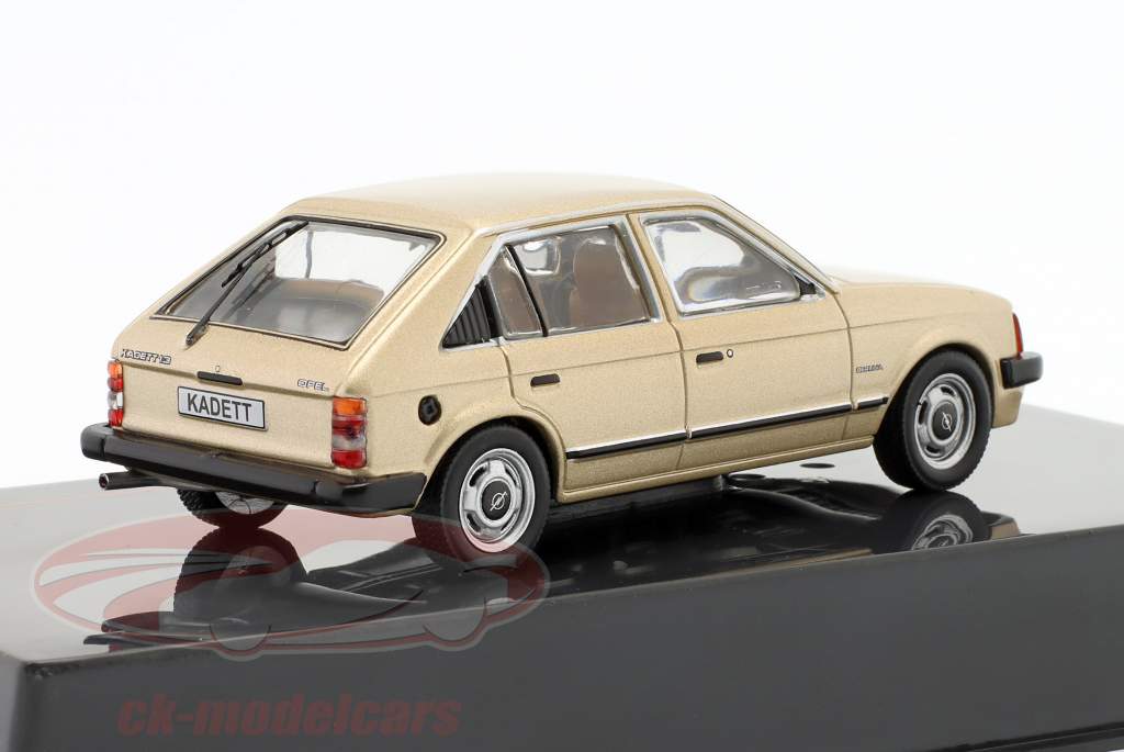 Opel Kadett D Byggeår 1981 beige metallisk 1:43 Ixo