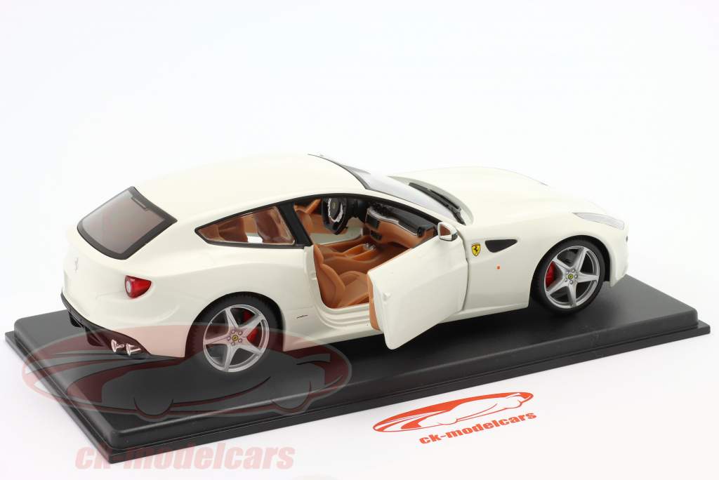 Ferrari FF Año de construcción 2011 Blanco 1:24 Bburago