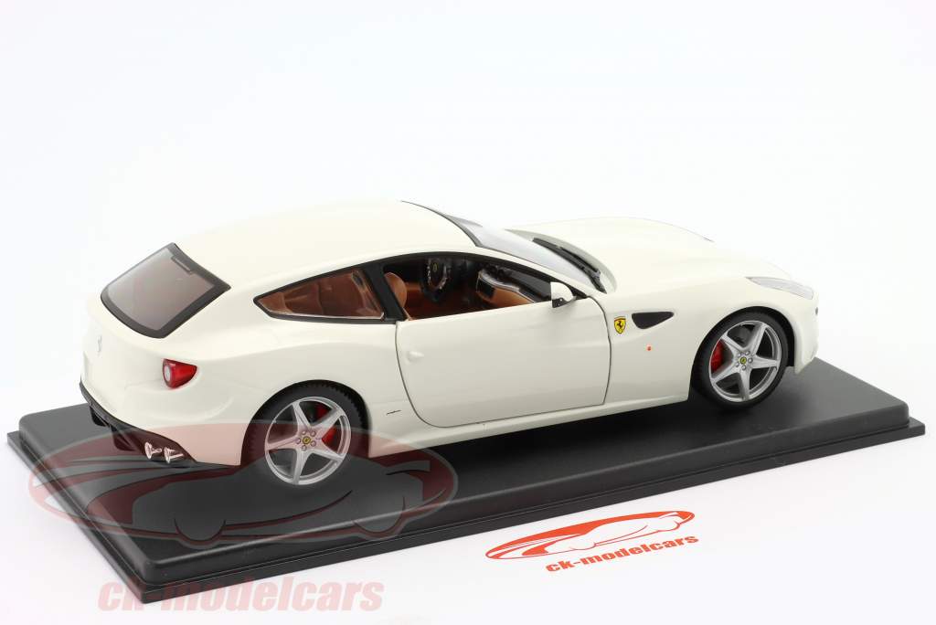 Ferrari FF Año de construcción 2011 Blanco 1:24 Bburago