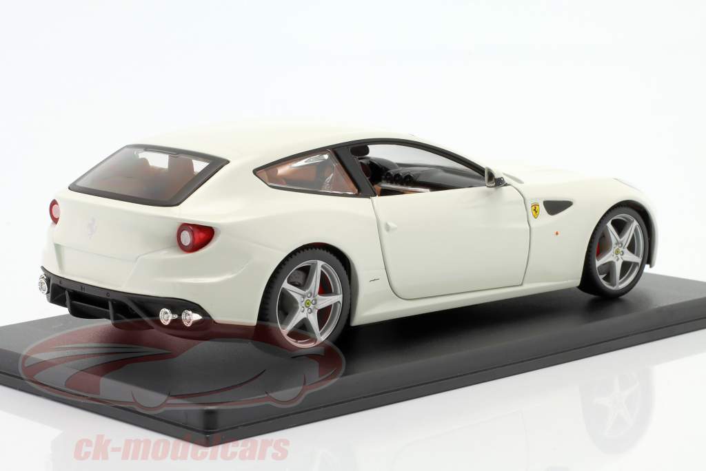 Ferrari FF Año de construcción 2011 Blanco 1:24 Bburago