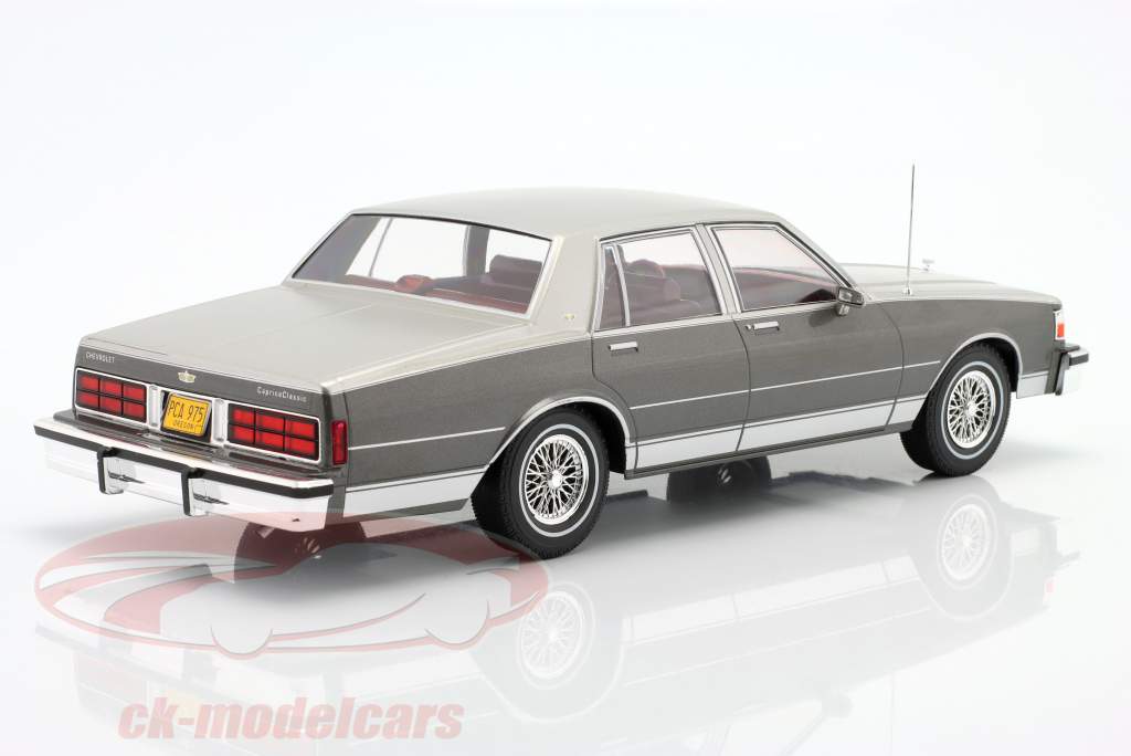 Chevrolet Caprice Bouwjaar 1987 grijs metalen 1:18 ModelCar Group