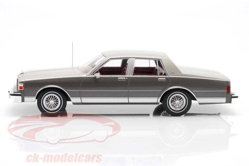 Chevrolet Caprice 建造年份 1987 灰色的 金属 1:18 ModelCar Group