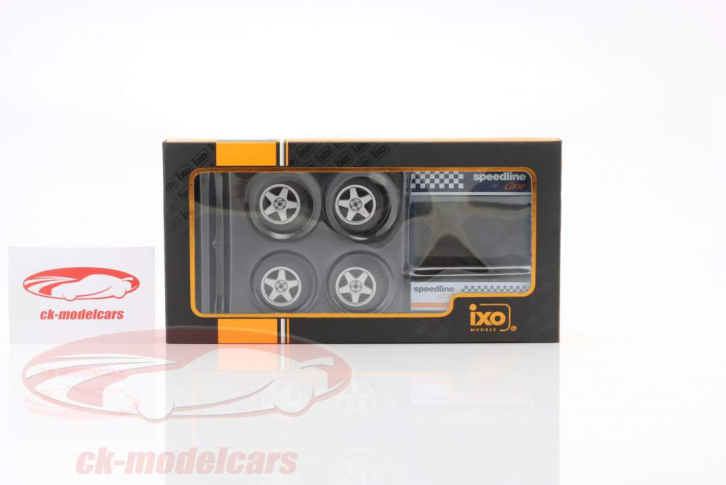 ホイールセット Speedline (4 ピース） と 台 1:18 Ixo