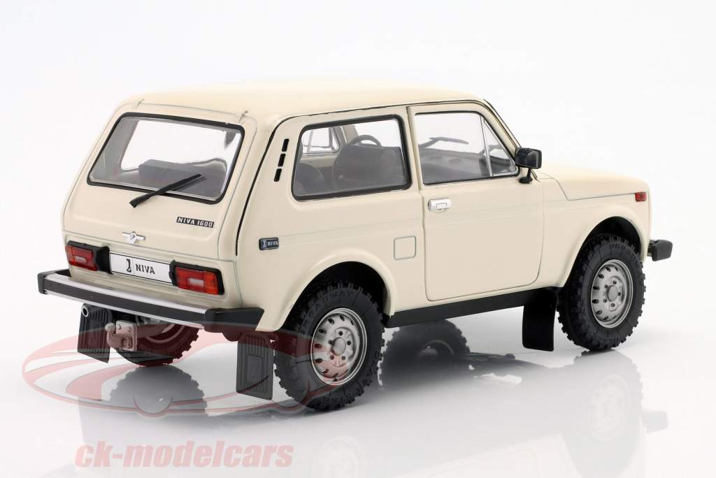 Lada Niva Baujahr 1980 creme weiß 1:18 Solido