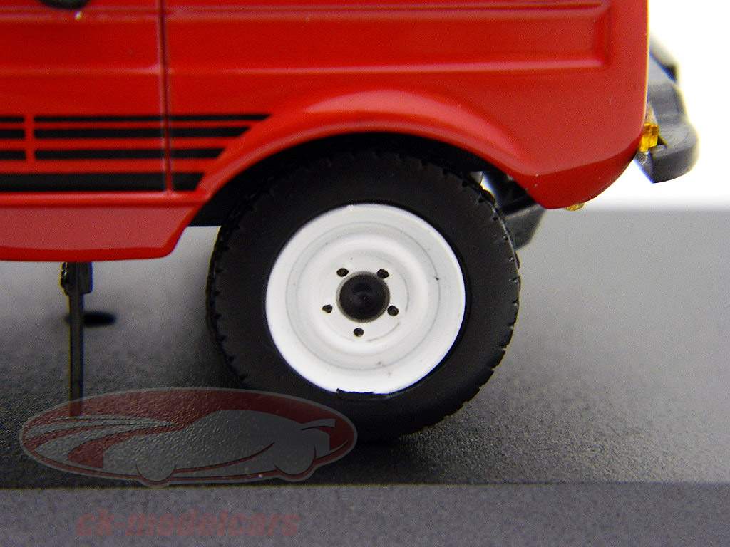 ターパン237 1976赤1時43モデルIxoです