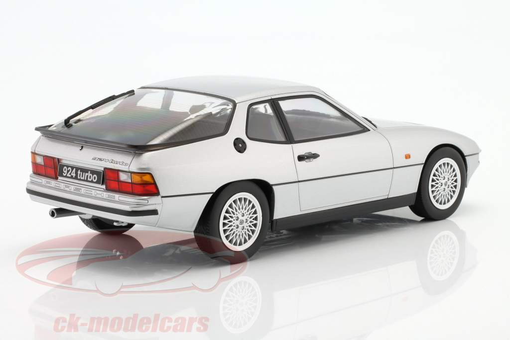 Porsche 924 Turbo Byggeår 1986 sølv 1:18 KK-Scale