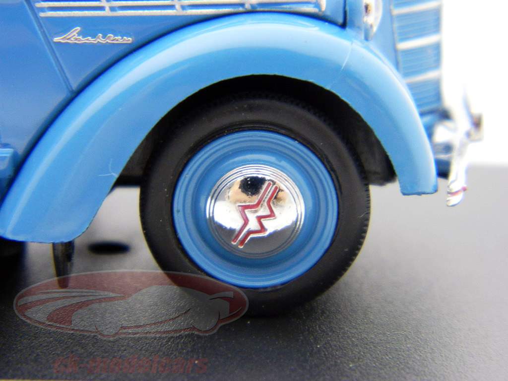 Moskwitch 400 Bj. 1954 hellblau / light blue 1:43 Ixo IST