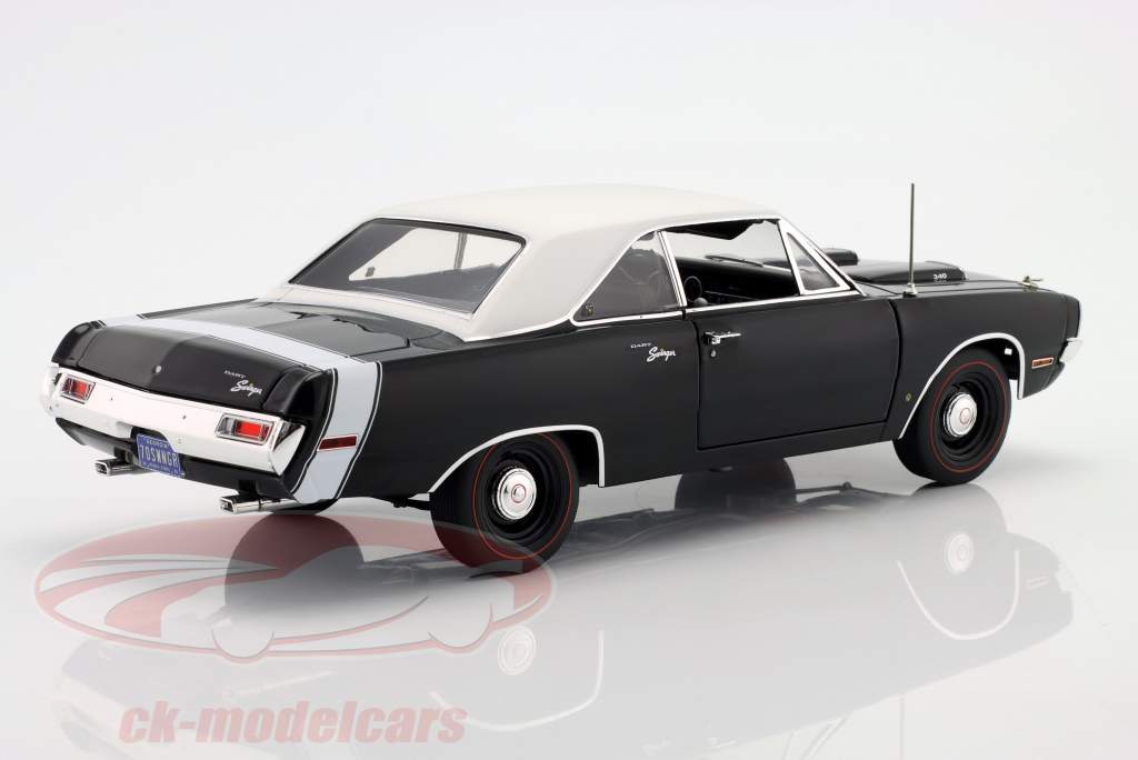Dodge Dart Swinger 340 vinyl top 1970 sort / hvid 1:18 GMP