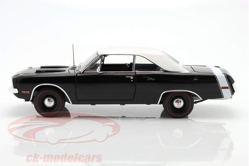 Dodge Dart Swinger 340 vinyl top 1970 sort / hvid 1:18 GMP