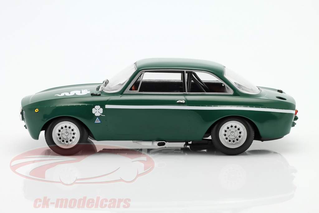 Alfa Romeo GTA 1300 Junior year 1971 green 1:18 Minichamps