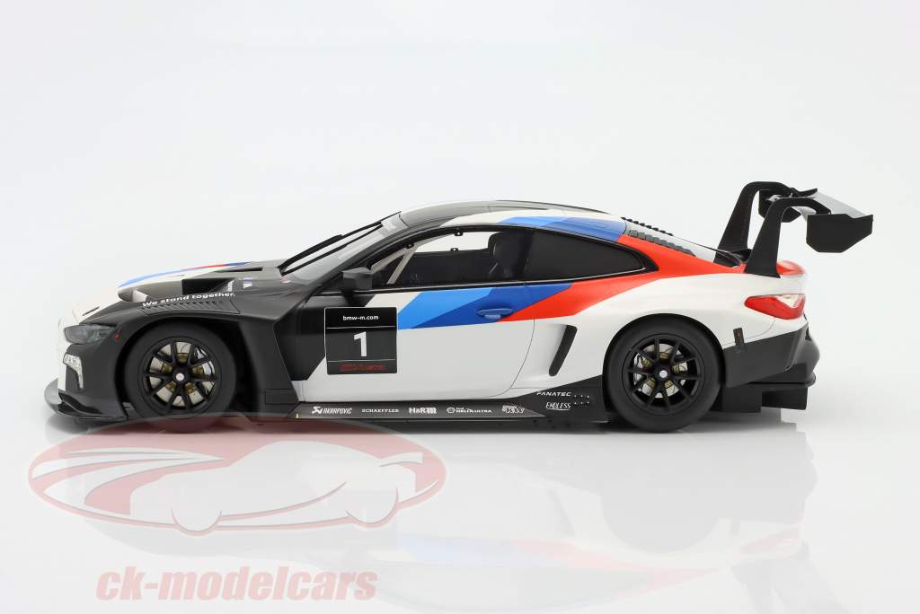 BMW M4 GT3 #1 Presentation Car 2021 Blanco / azul / rojo 1:18 TrueScale