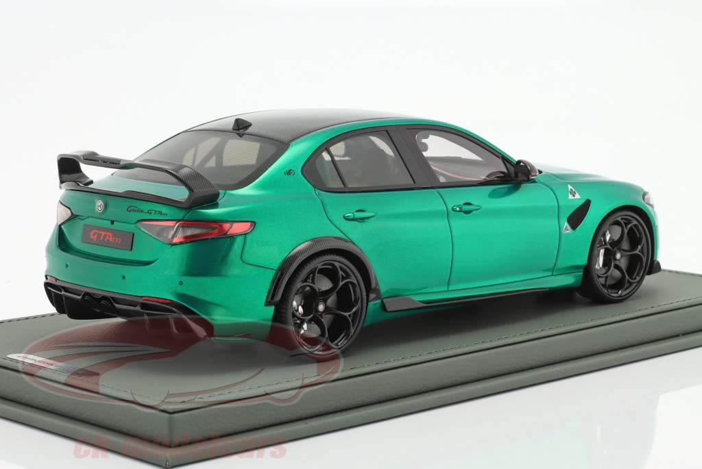 Alfa Romeo Giulia GTAM Byggeår 2020 Montreal grøn 1:18 BBR
