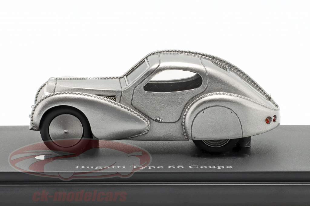 Bugatti Type 68 Coupe Год постройки 1945 Серебряный 1:43 AutoCult