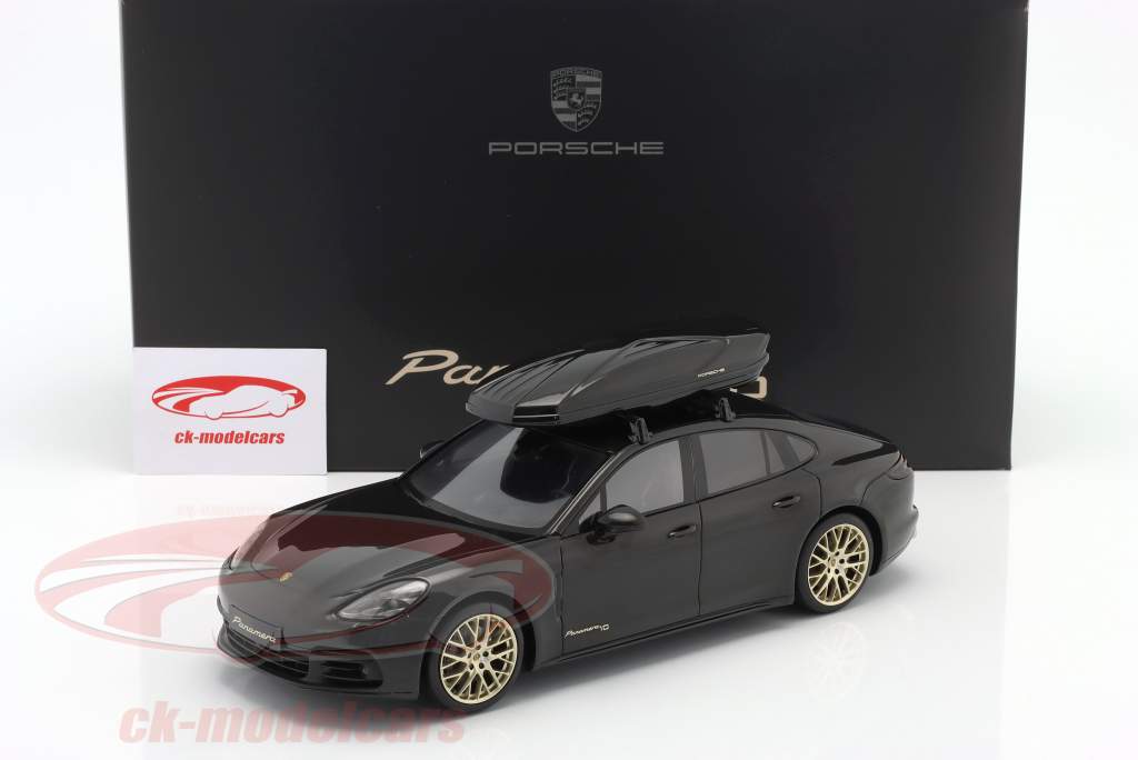 Porsche Panamera 10 Flere år version Med tagboks sort metallisk 1:18 Spark