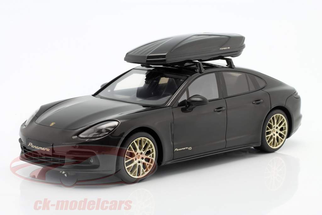 Porsche Panamera 10 Flere år version Med tagboks sort metallisk 1:18 Spark