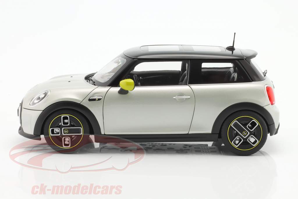 Mini Cooper SE weiß / silber 1:18 Norev 