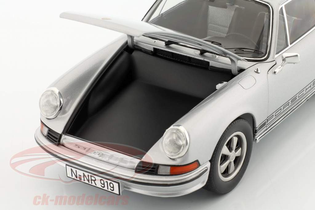 Porsche 911 S Coupe silber 1:18 Schuco