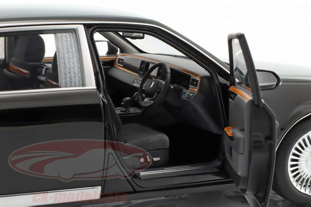 Toyota Century Год постройки 2019 черный 1:18 AUTOart