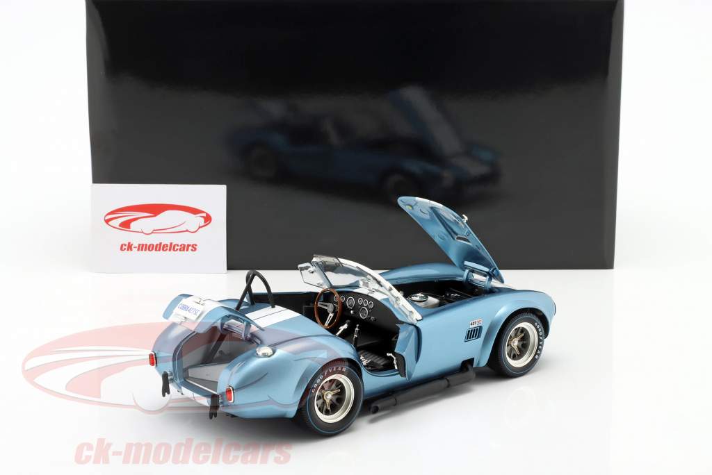 Shelby Cobra 427 S/C Spider Byggeår 1962 Lyseblå / hvid 1:18 Kyosho