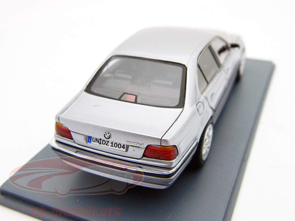 BMW 7-й серии (E38) 2000 год серебро / серебро 1:43 Neo