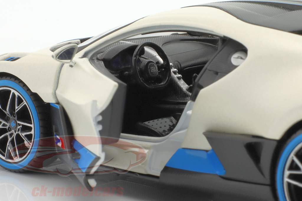 Bugatti Divo Special Edition hvid / blå / sort 1:24 Maisto