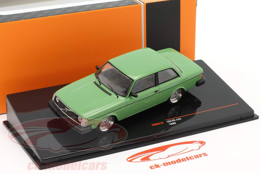 Volvo 242 Custom Année de construction 1980 vert 1:43 Ixo