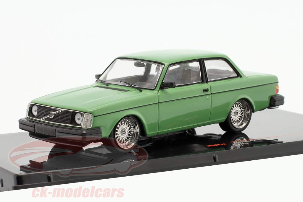 Volvo 242 Custom Année de construction 1980 vert 1:43 Ixo