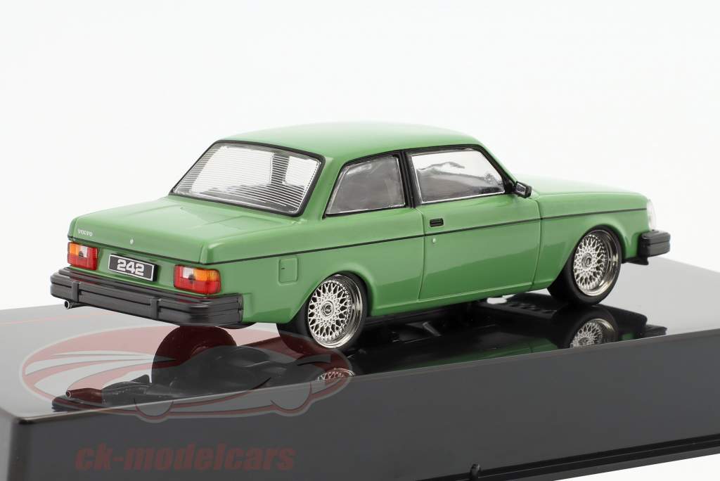 Volvo 242 Custom Année de construction 1980 vert 1:43 Ixo