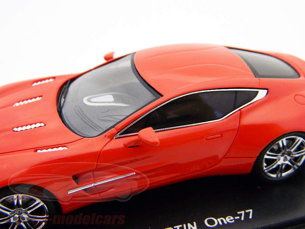 Aston Martin One-77 красный / красный 1:43 Свеча