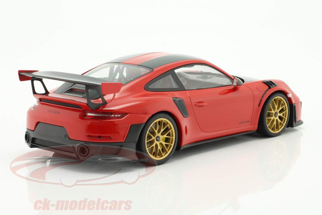 Porsche 911 (991 II) GT2 RS Weissach Paket 2018 rot / goldene Felgen 1:18 Minichamps