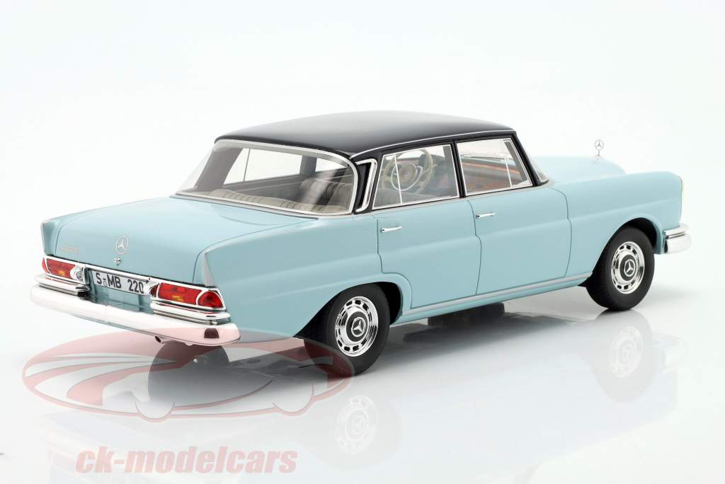 Mercedes-Benz 220SE (W111) Byggeår 1966 Lyseblå / mørkeblå 1:18 Cult Scale