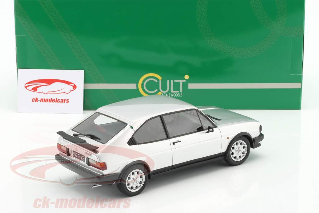 Alfa Romeo Alfasud Ti Baujahr 1983 silber 1:18 Cult Scale