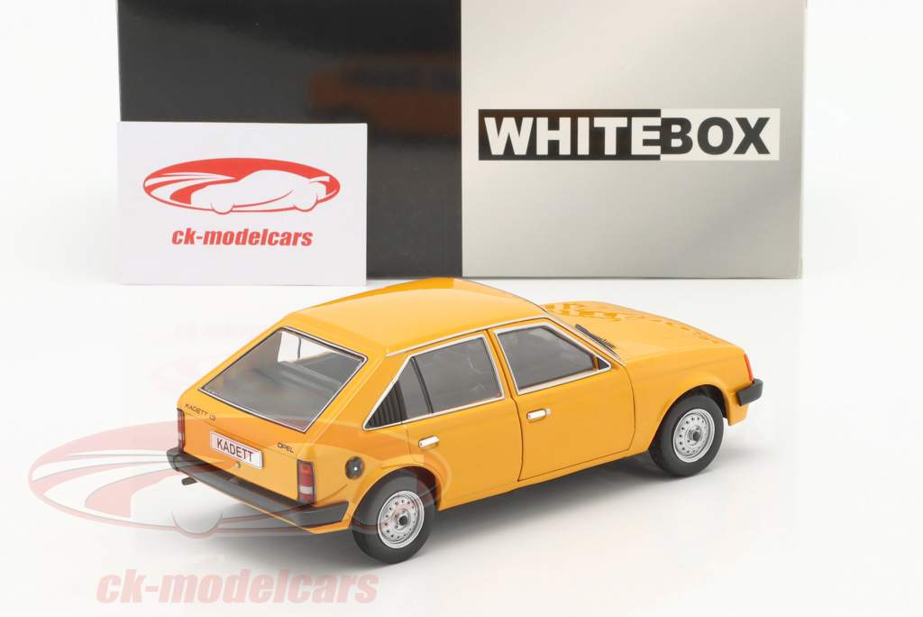 Opel Kadett D naranja 1:24 WhiteBox