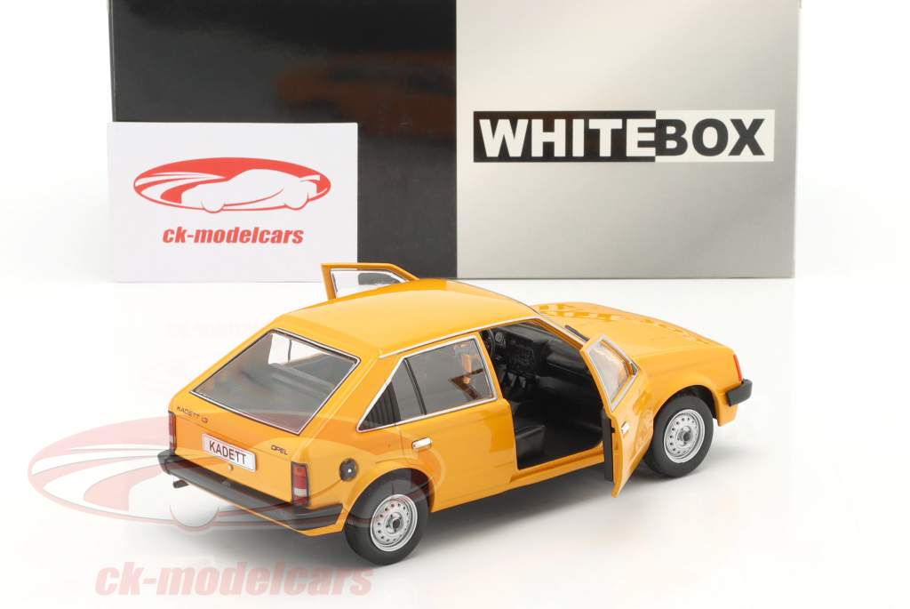 Opel Kadett D naranja 1:24 WhiteBox