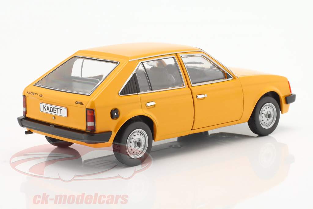 Opel Kadett D orange 1:24 WhiteBox